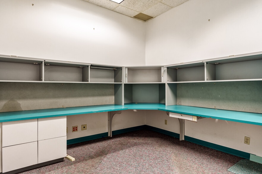 More Photos Of 6212 Material Ave, Loves Park Warehouse For Sale