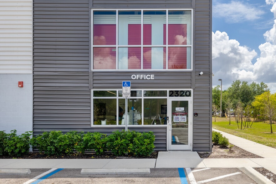 More Photos Of 2320 E Mall Dr, Fort Myers Warehouse For Lease