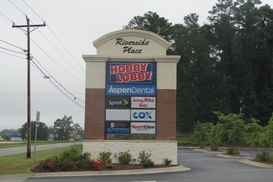 More Photos Of 5005 Riverside Dr, Macon-Bibb Freestanding For Lease