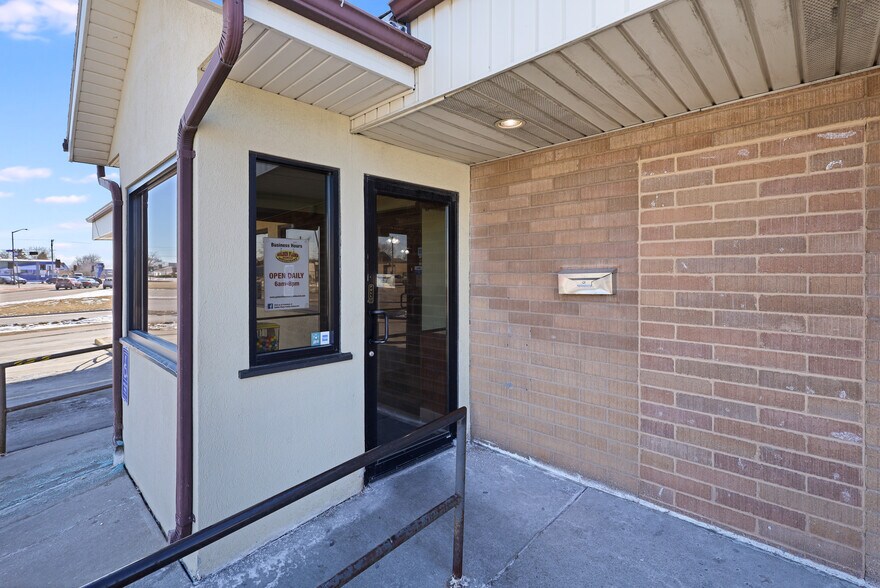 More Photos Of 2604 Custer St, Manitowoc General Retail For Sale