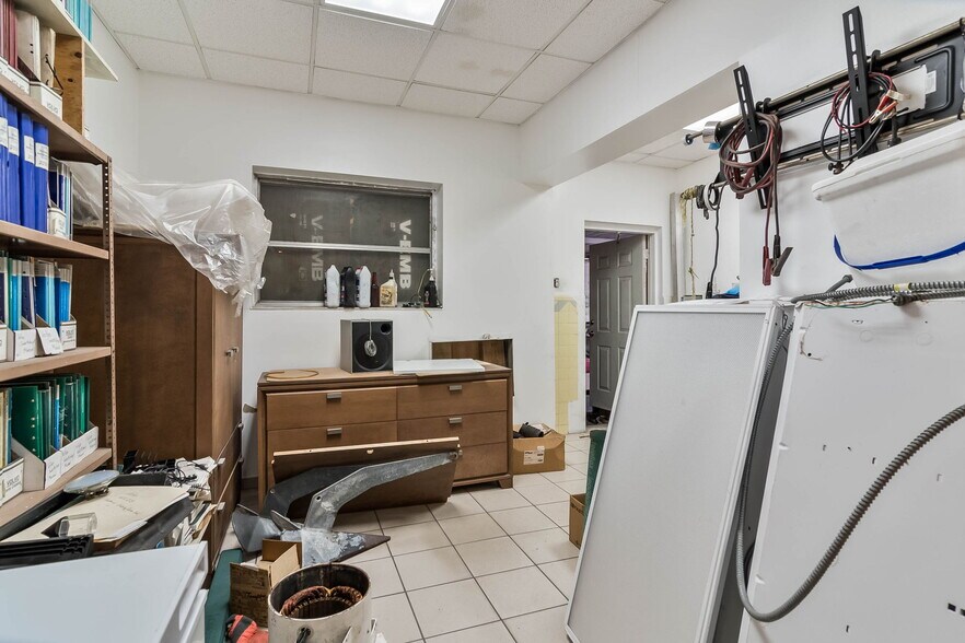 More Photos Of 3200 NW South River Dr, Miami Manufacturing For Lease