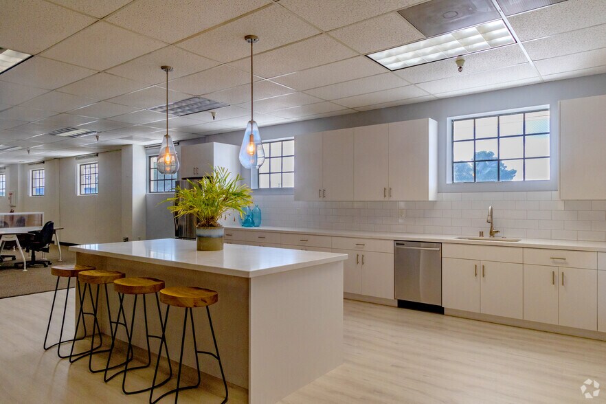 More Photos Of 3200 Patrick Henry Dr, Santa Clara Research And Development For Lease