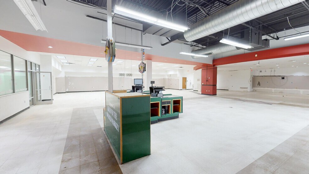 More Photos Of 6514 N Tryon St, Charlotte Freestanding For Lease