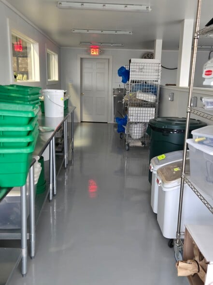 More Photos Of 44 Washington St, Auburn Auto Repair For Lease