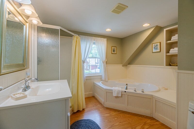 More Photos Of 132 Landgrove Rd, Landgrove Hotel For Sale