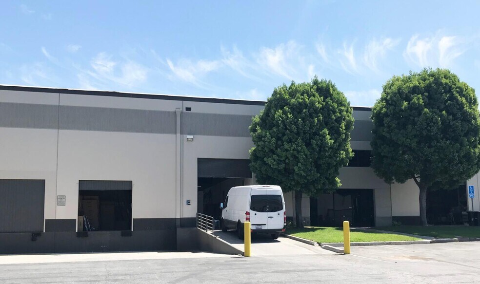 More Photos Of 12020 Woodruff Ave, Downey Warehouse For Lease