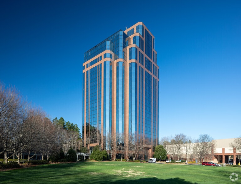 More Photos Of 1040 Crown Pointe Pkwy, Atlanta Unknown For Sale