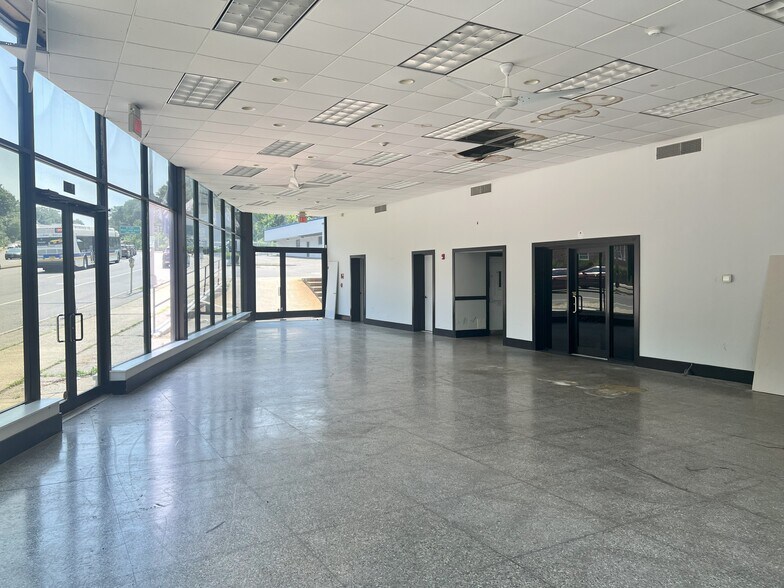 More Photos Of 1245 Central Park Ave, Yonkers Auto Dealership For Lease