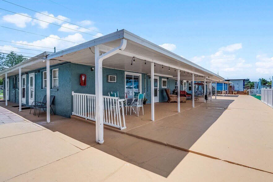 More Photos Of 13901 Old Dixie Hwy, Hudson Multifamily For Sale