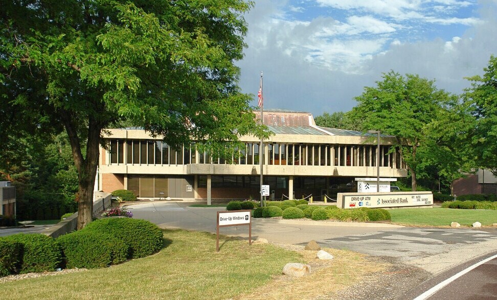 More Photos Of 4600 N Brandywine Dr, Peoria Bank For Lease