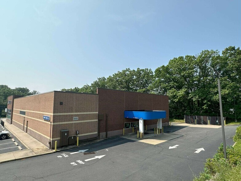 More Photos Of 3553 Washington Rd, Parlin General Retail For Lease