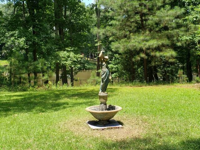 More Photos Of 3000 Cathedral Pl, Decatur Movie Radio TVStudio For Sale