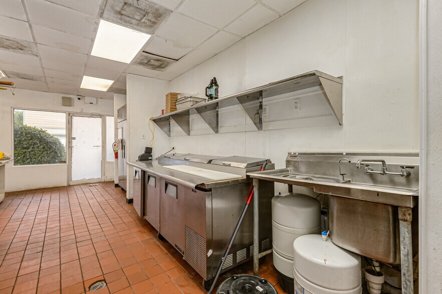 More Photos Of 5935 S Highway A1A, Melbourne Beach Hotel For Sale