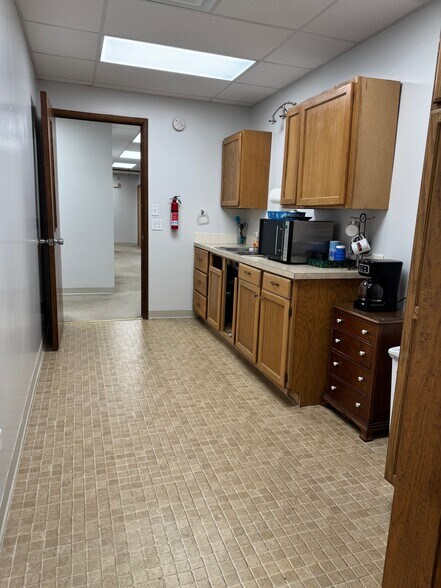 More Photos Of 3913 SW 10th St, El Dorado Office For Sale