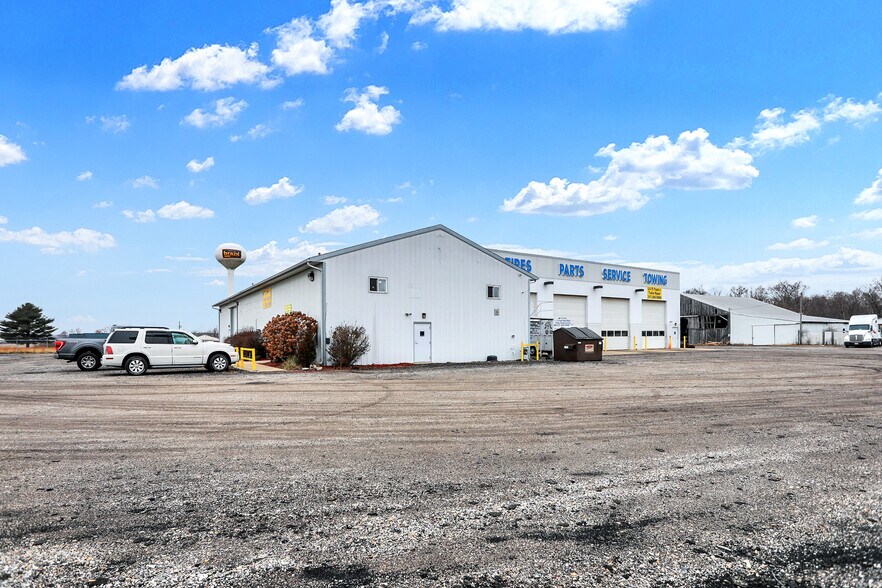 More Photos Of 1116 W County Road 450 N, Brazil Truck Terminal For Lease