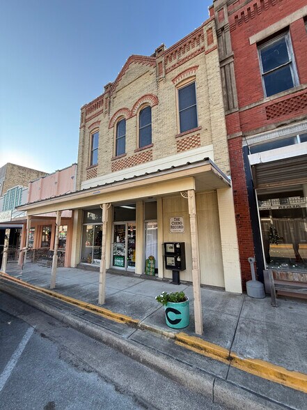 Primary Photo Of 119 E Main St, Cuero General Retail For Sale
