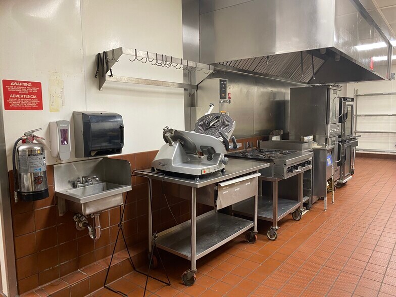 More Photos Of 2199 Riverside Dr, Columbus Restaurant For Lease