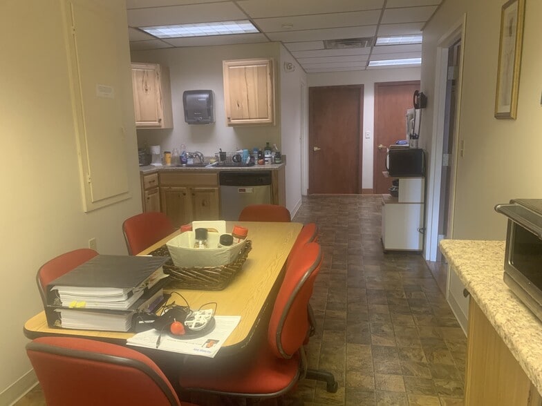 More Photos Of 21 Main St, Rochester Storefront Retail Residential For Lease