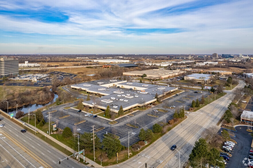 More Photos Of 50 E Commerce Dr, Schaumburg Light Distribution For Lease