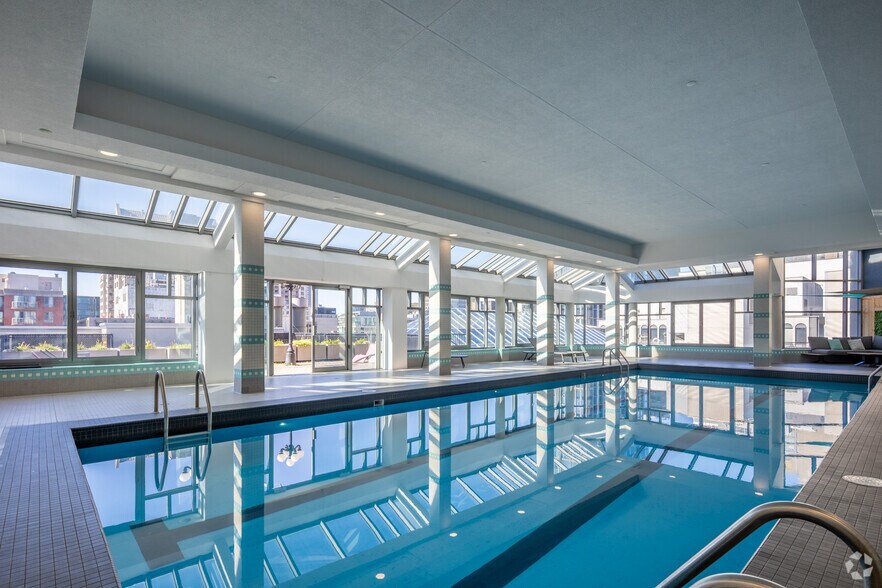 More Photos Of 1555 Rue Peel, Montréal Office For Lease