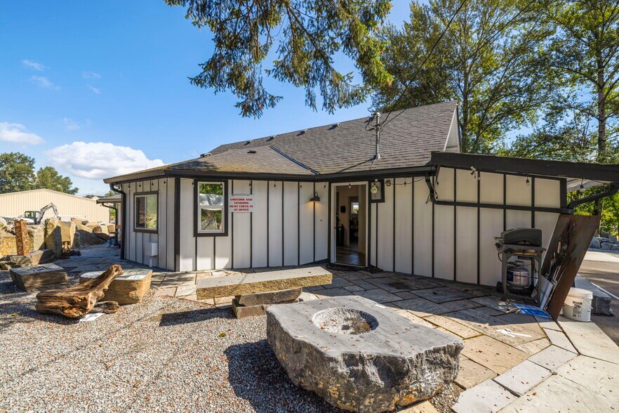 More Photos Of 1827 W Valley Hwy E, Sumner Contractor Storage Yard For Sale