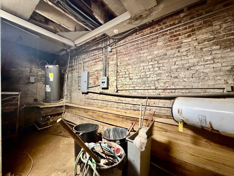 More Photos Of 100 S Main St, Yazoo City Flex For Sale