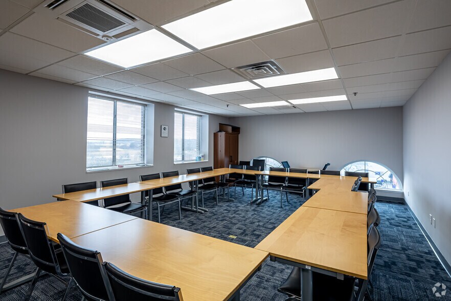 More Photos Of 62 Washington St, Middletown Office For Lease