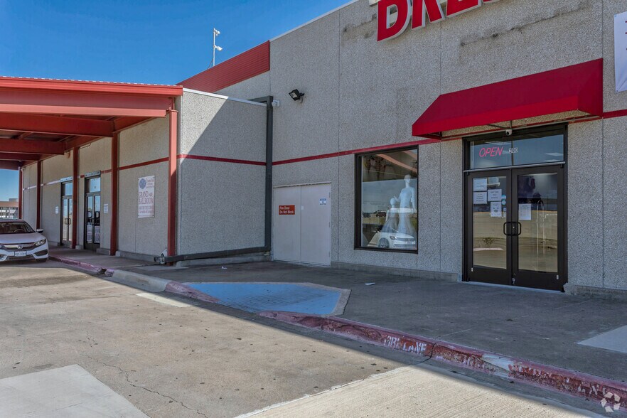 More Photos Of 4343 Gannon Ln, Dallas General Retail For Lease