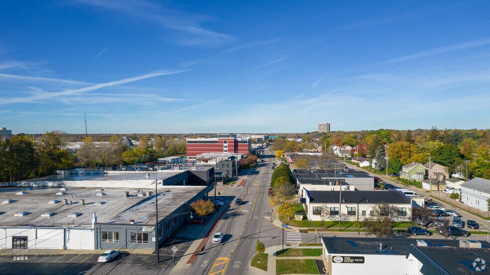 More Photos Of 751 Northwest Blvd, Columbus Office For Lease