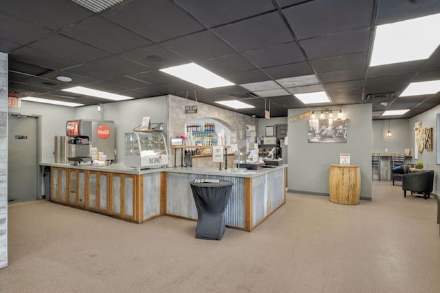 More Photos Of 925 S Neosho Blvd, Neosho General Retail For Sale