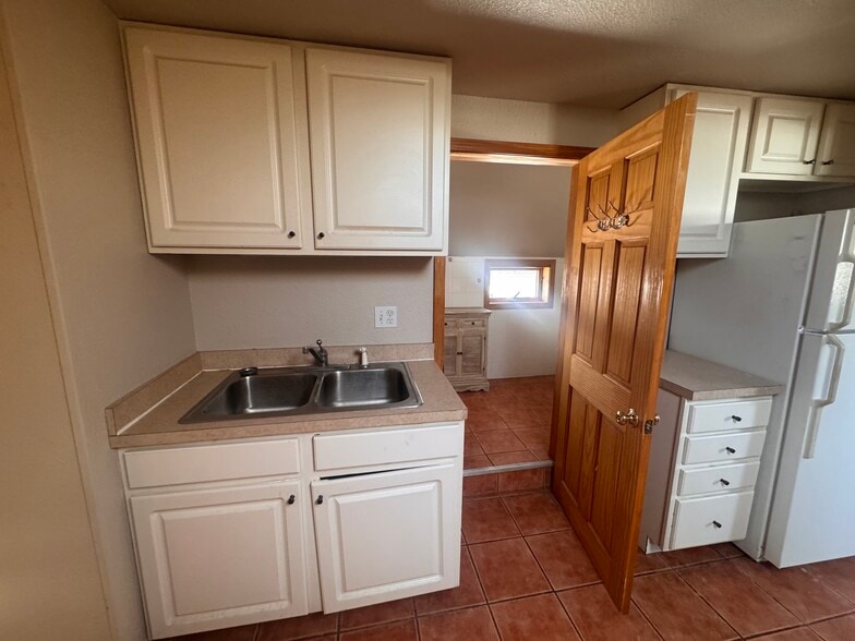 More Photos Of 1705 Columbus Ave, Bay City Restaurant For Sale