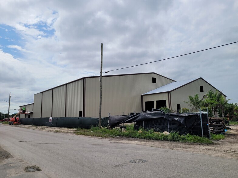 Primary Photo Of 146 2nd St, Homestead Warehouse For Lease