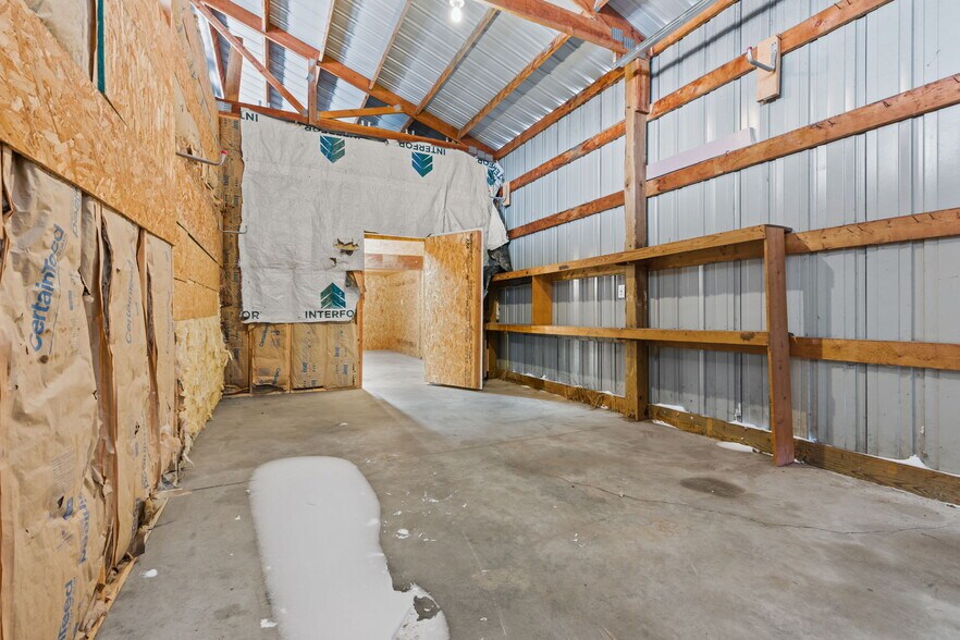 More Photos Of 1628-1630 Maple St, Reedsburg Warehouse For Lease