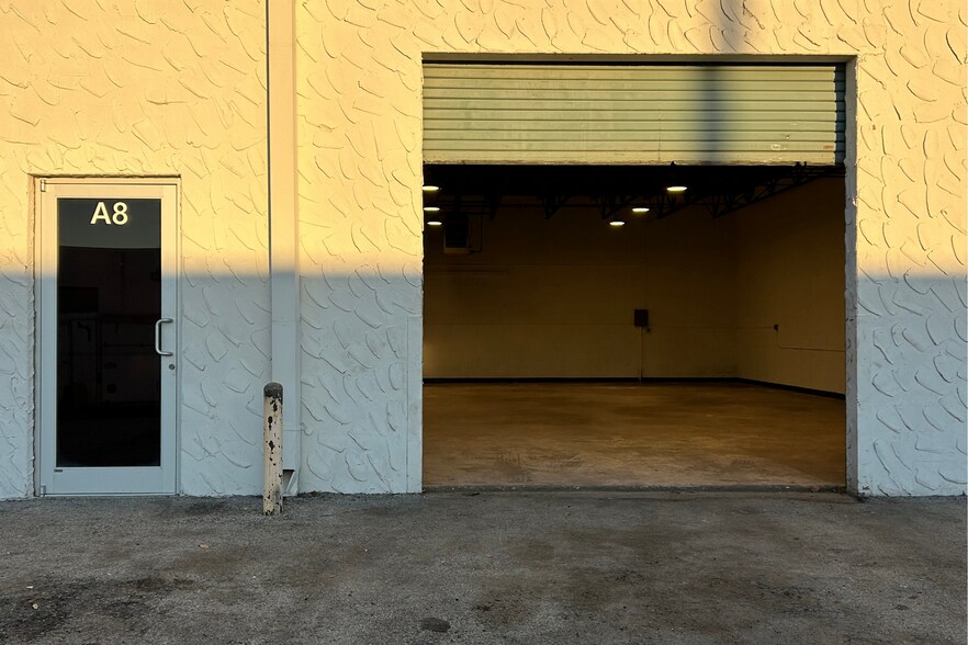 More Photos Of 2026 Pioneer Pky W, Arlington Showroom For Lease