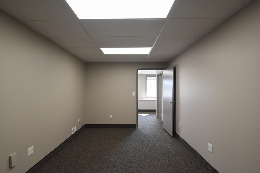 More Photos Of 3212 Union Rd, Cheektowaga Warehouse For Lease