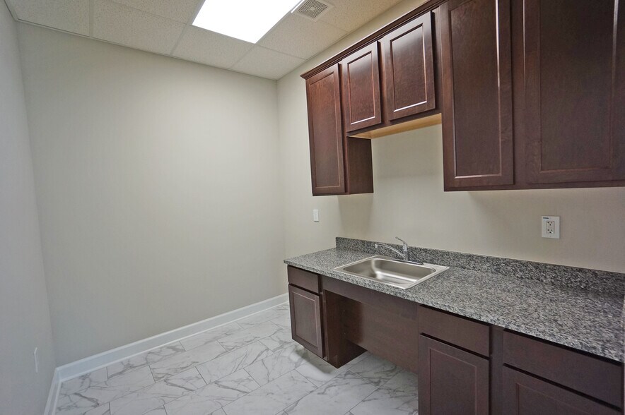 More Photos Of 23410 Grand Reserve Dr, Katy Office For Sale