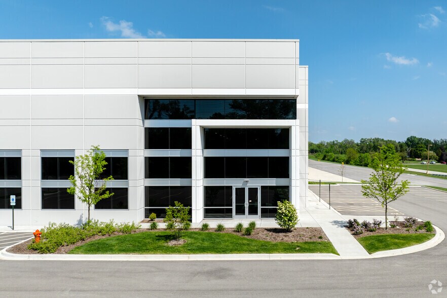 More Photos Of 1451 Sheldon Dr, Elgin Distribution For Sale