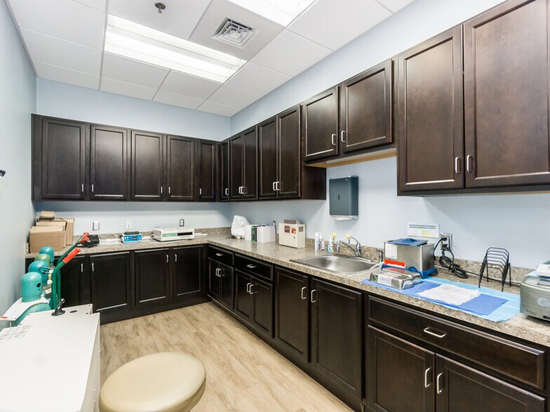 More Photos Of 12 Chatham Heights Rd, Fredericksburg Medical For Sale