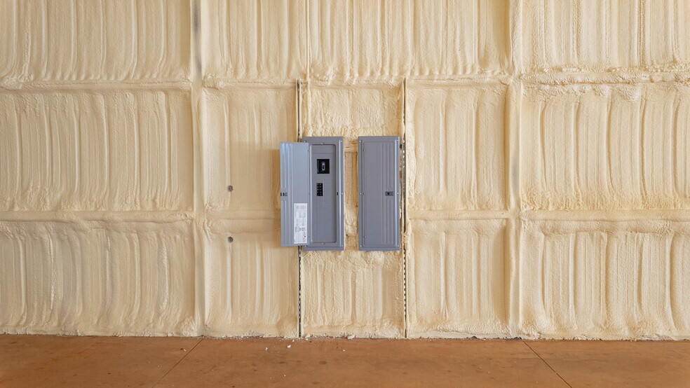 More Photos Of 11770 Black Sand Dr, Edmond Manufacturing For Sale