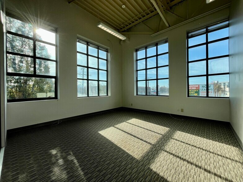 More Photos Of 2320 W Morehead St, Charlotte Loft Creative Space For Lease