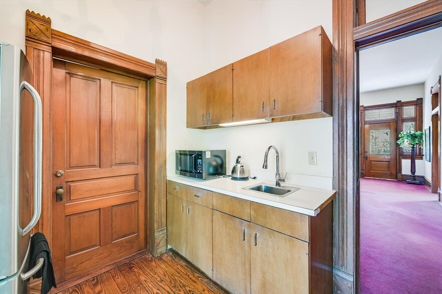 More Photos Of 2210 San Gabriel St, Austin Office Residential For Sale