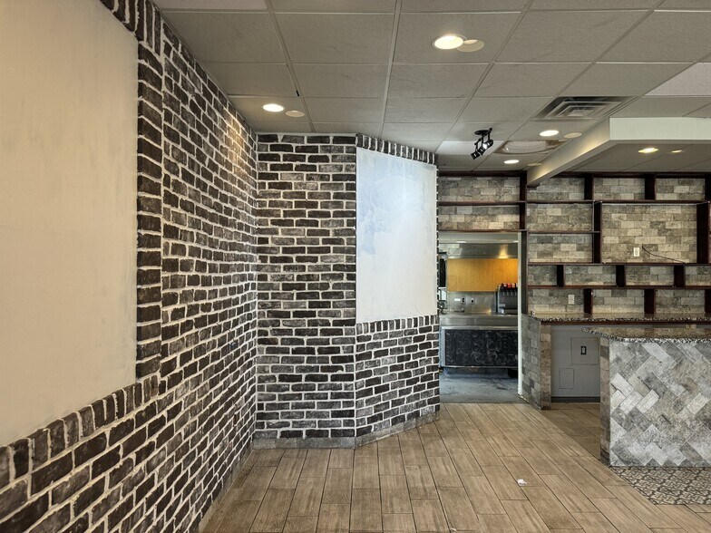 More Photos Of 2904 Knoxville Center Dr, Knoxville General Retail For Sale