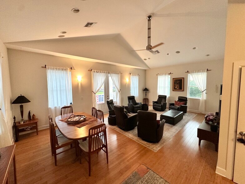 More Photos Of 1000 Bass Blvd, Dunedin Office For Sale