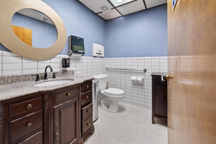 More Photos Of 4125 Market St, Ventura Light Manufacturing For Sale