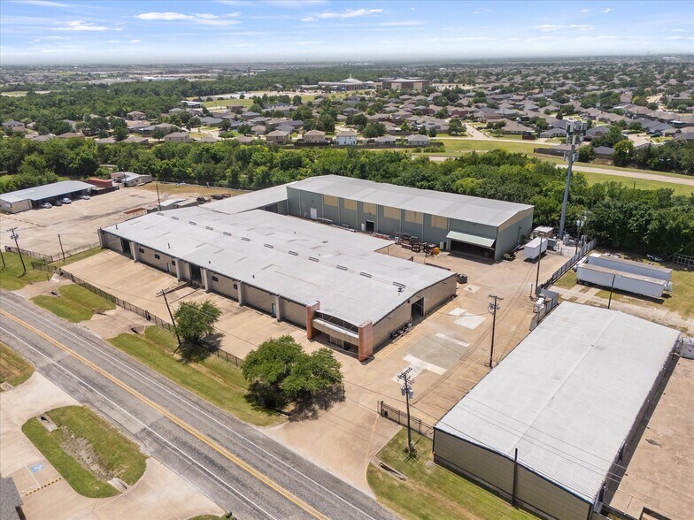 Primary Photo Of 905 E Broad St, Forney Manufacturing For Lease