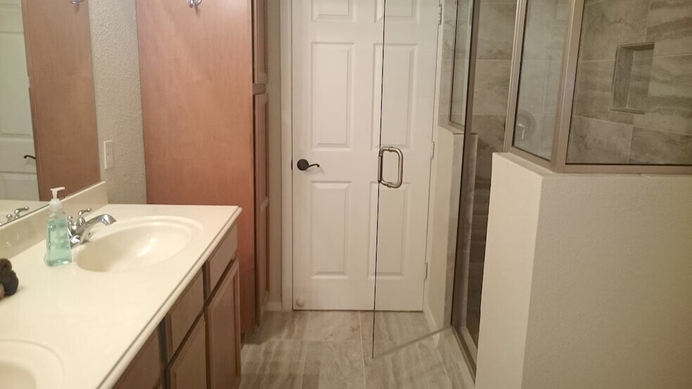 More Photos Of 227 Elm St, McKinney Freestanding For Sale