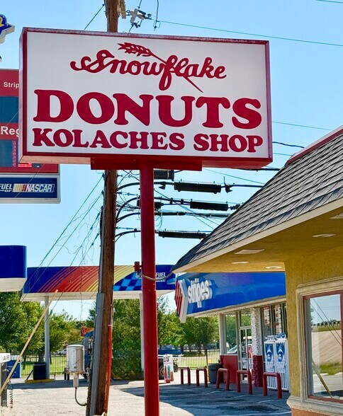 More Photos Of 903 15th St, Ozona General Retail For Sale