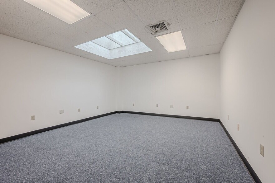 More Photos Of 77 E Main St, Newark Loft Creative Space For Sale