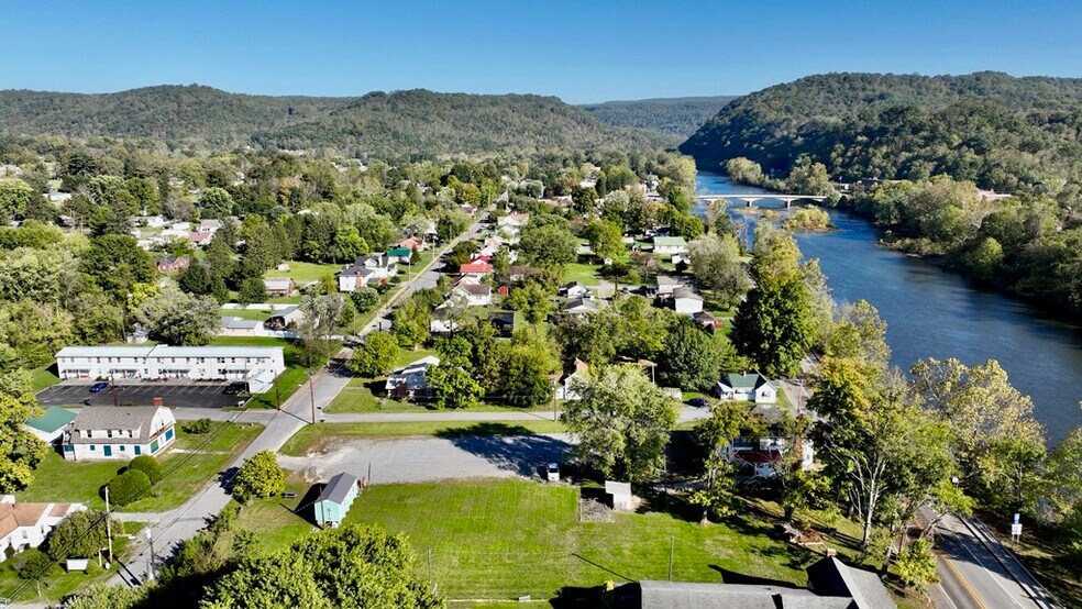 More Photos Of 101 Davis st, Alderson Freestanding For Sale