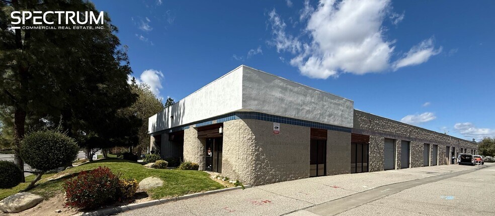 More Photos Of 27720 Avenue Scott, Valencia Service For Lease